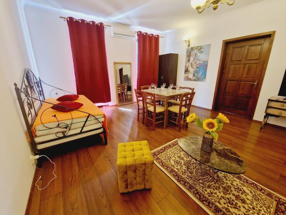 5* Royal House Near Unirii Square Villa Cluj-Napoca Esterno foto